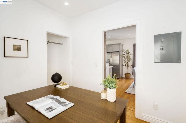 2417 Palmetto St, Oakland, CA 94602