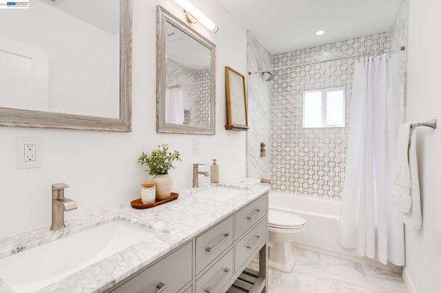 2417 Palmetto St, Oakland, CA 94602