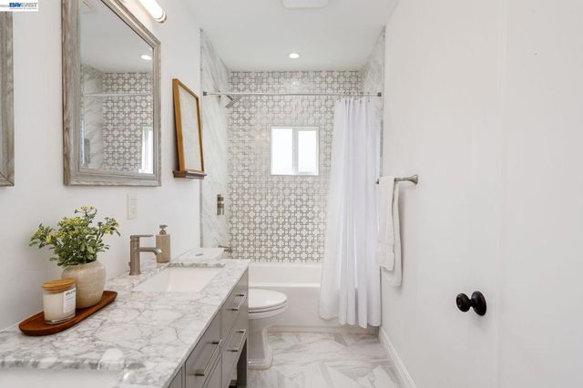 2417 Palmetto St, Oakland, CA 94602