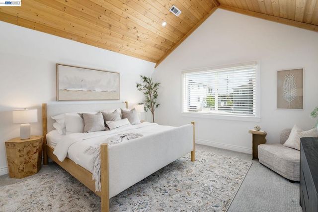 2417 Palmetto St, Oakland, CA 94602