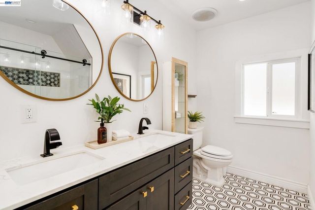 2417 Palmetto St, Oakland, CA 94602