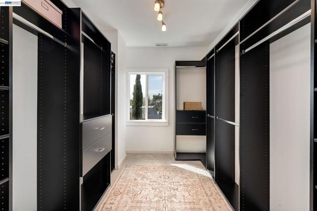 2417 Palmetto St, Oakland, CA 94602