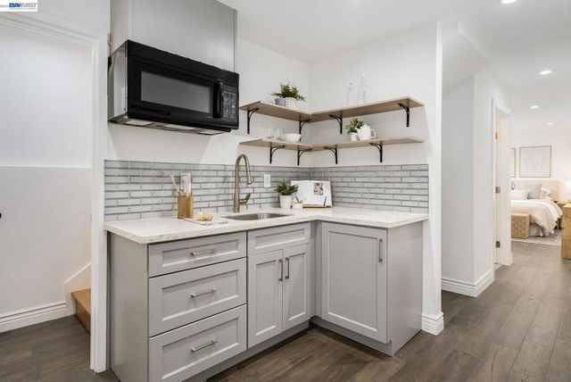 2417 Palmetto St, Oakland, CA 94602