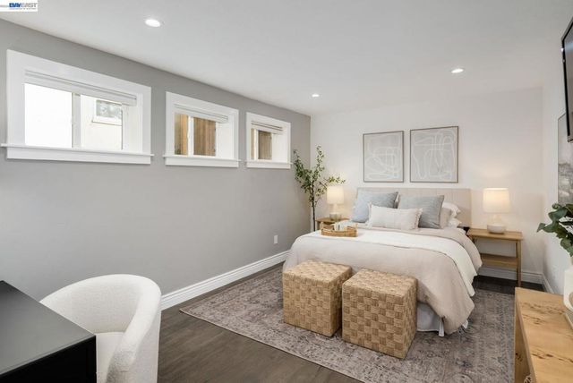 2417 Palmetto St, Oakland, CA 94602