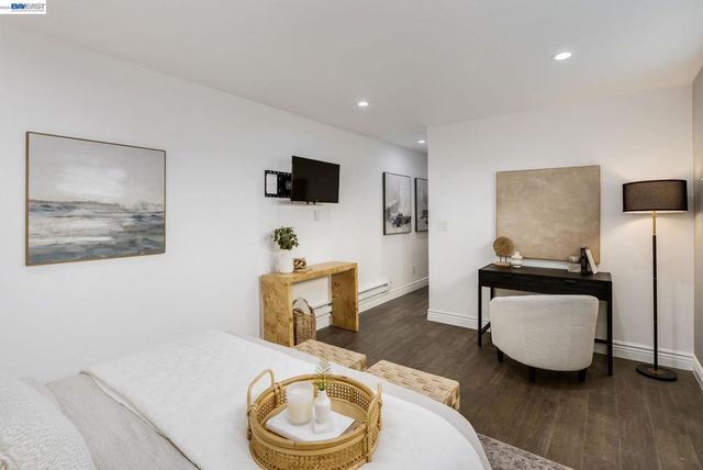 2417 Palmetto St, Oakland, CA 94602