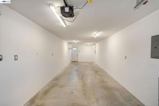 2417 Palmetto St, Oakland, CA 94602