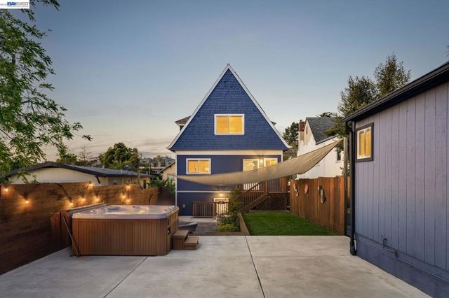 2417 Palmetto St, Oakland, CA 94602