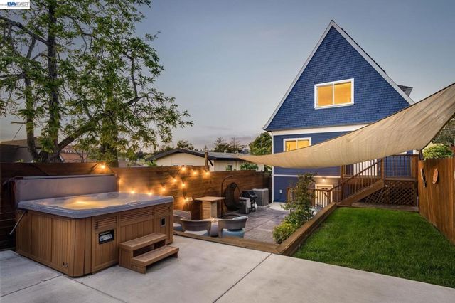 2417 Palmetto St, Oakland, CA 94602