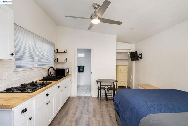 2417 Palmetto St, Oakland, CA 94602