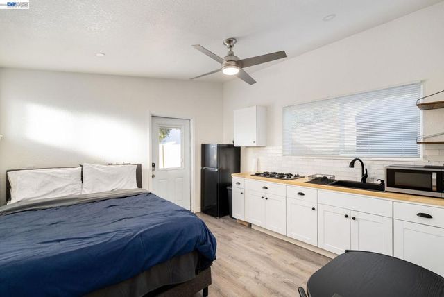 2417 Palmetto St, Oakland, CA 94602