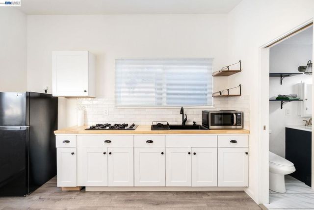 2417 Palmetto St, Oakland, CA 94602