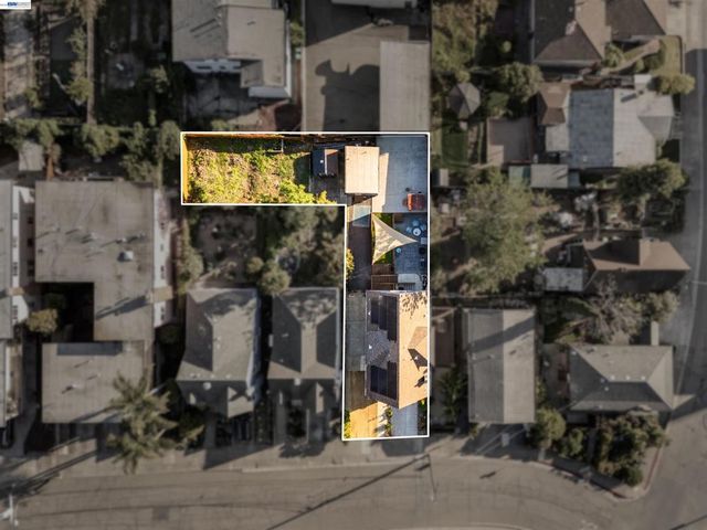 2417 Palmetto St, Oakland, CA 94602