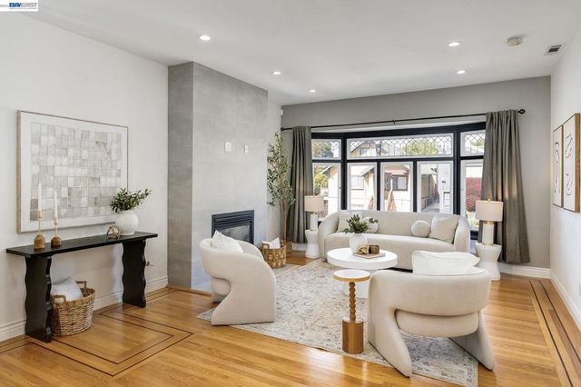 2417 Palmetto St, Oakland, CA 94602