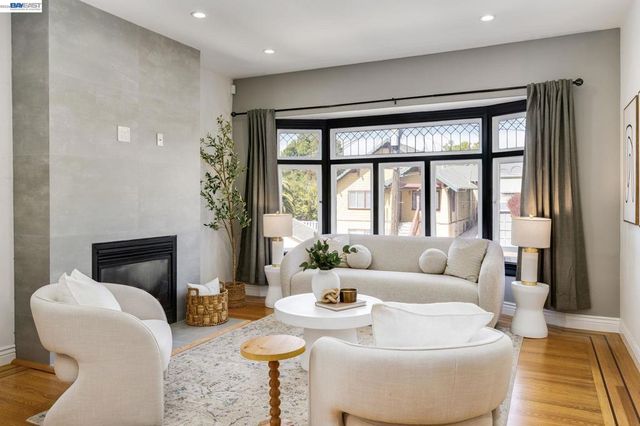 2417 Palmetto St, Oakland, CA 94602