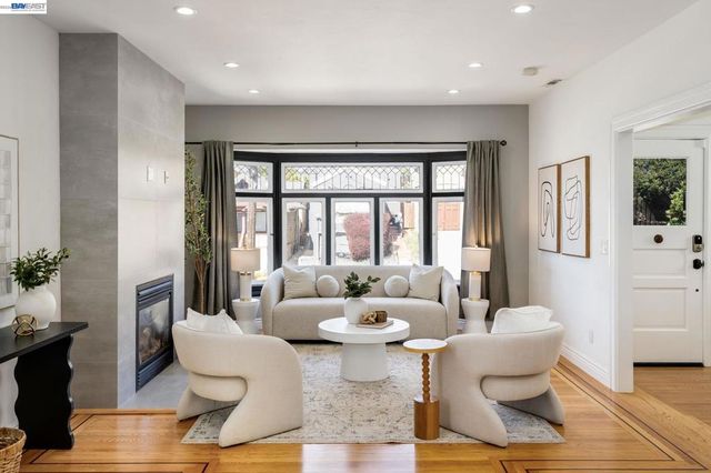 2417 Palmetto St, Oakland, CA 94602