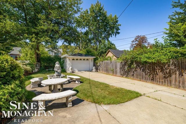577 Chalmers Street, Detroit, MI 48215