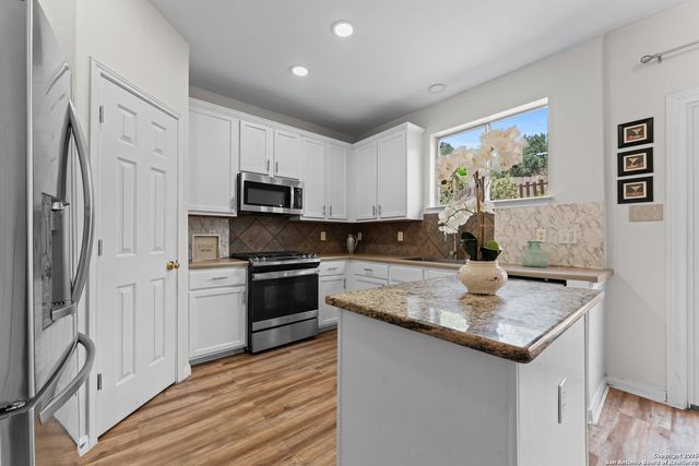 807 MIDWAY CRST, San Antonio, TX 78258