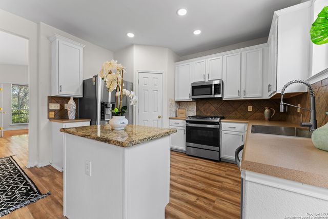807 MIDWAY CRST, San Antonio, TX 78258