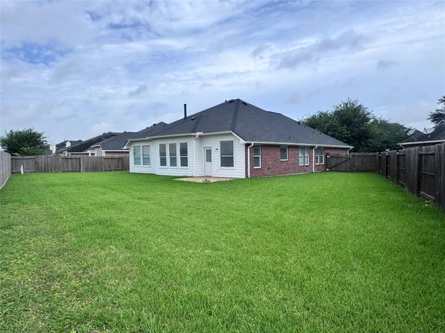 7502 Quiet Trace Lane, Pearland, TX 77581