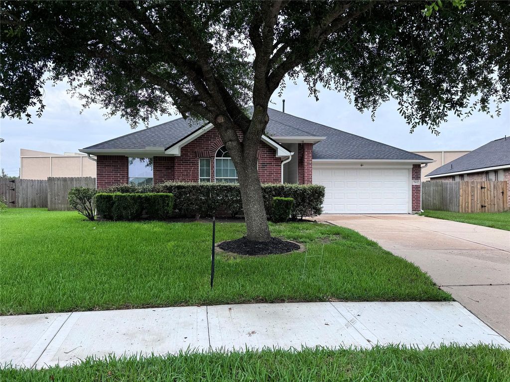 7502 Quiet Trace Lane, Pearland, TX 77581