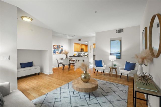 1 E Julian Street 217, San Jose, CA 95112