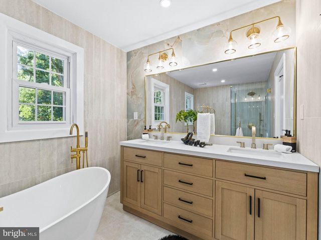 1028 OWL LN, Cherry Hill, NJ 08003