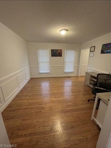 2089 Pembrooke Forest Drive, Winston-salem, NC 27106