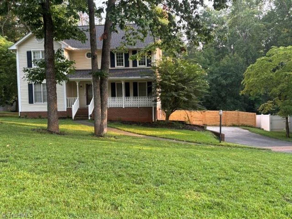 2089 Pembrooke Forest Drive, Winston-salem, NC 27106