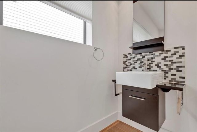 941 W 21st Street D, Houston, TX 77008