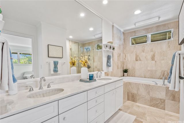 211 Kawaihae Street D1, Honolulu, HI 96825