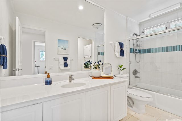 211 Kawaihae Street D1, Honolulu, HI 96825