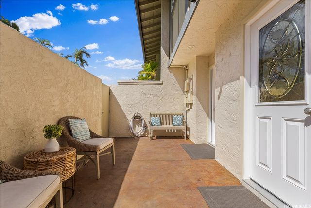 211 Kawaihae Street D1, Honolulu, HI 96825