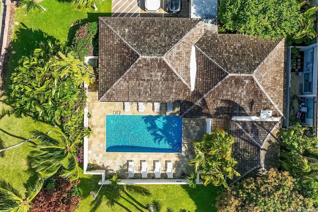 211 Kawaihae Street D1, Honolulu, HI 96825