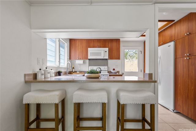 211 Kawaihae Street D1, Honolulu, HI 96825