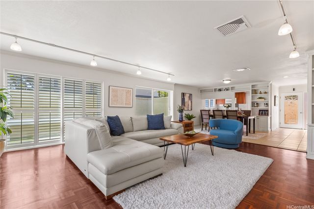 211 Kawaihae Street D1, Honolulu, HI 96825