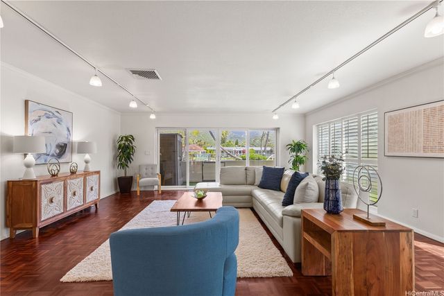 211 Kawaihae Street D1, Honolulu, HI 96825
