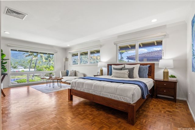 211 Kawaihae Street D1, Honolulu, HI 96825