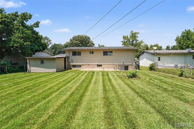 1530 Loveland Drive, Florissant, MO 63031