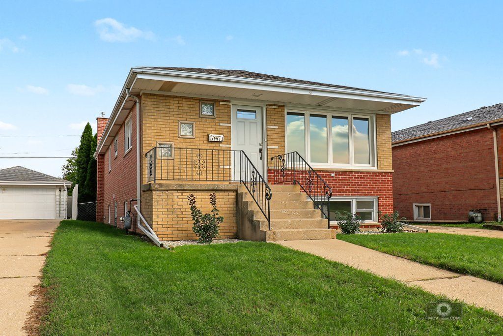 7925 Natchez Avenue, Burbank, IL 60459 — exterior