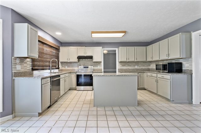 16993 Walnut Creek Drive, Strongsville, OH 44149
