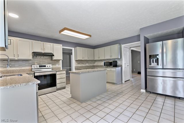 16993 Walnut Creek Drive, Strongsville, OH 44149