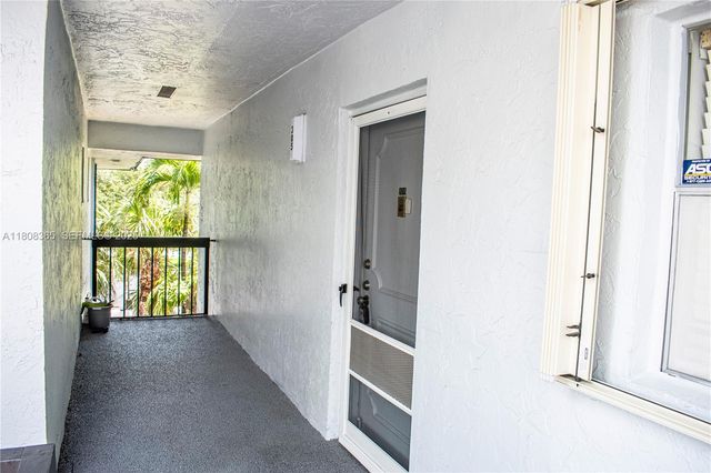 3090 Holiday Springs Boulevard 305, Margate, FL 33063
