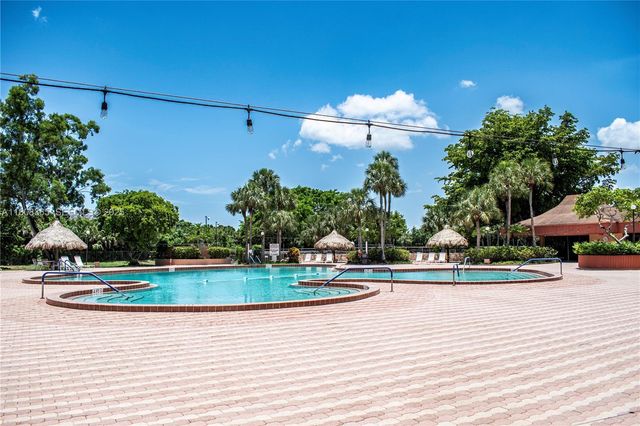 3090 Holiday Springs Boulevard 305, Margate, FL 33063