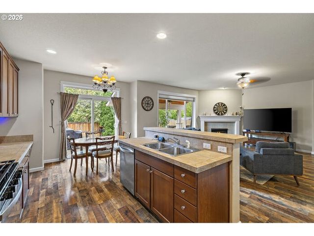 2529 N ROGER SMITH Dr, Newberg, OR 97132
