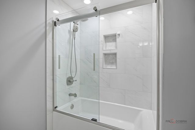 8711 W Bryn Mawr Avenue 609, Chicago, IL 60631