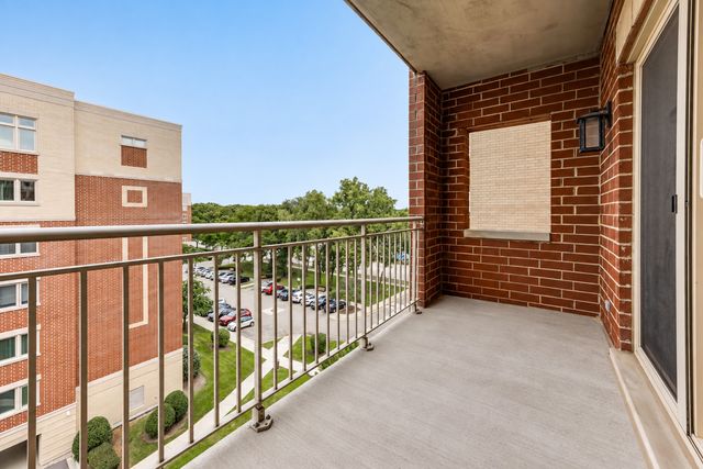 8711 W Bryn Mawr Avenue 609, Chicago, IL 60631