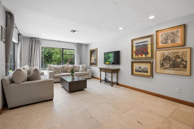 20021 NE 25th Avenue, Miami, FL 33180