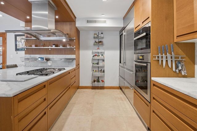 20021 NE 25th Avenue, Miami, FL 33180