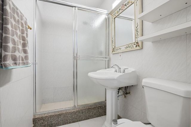 20021 NE 25th Avenue, Miami, FL 33180