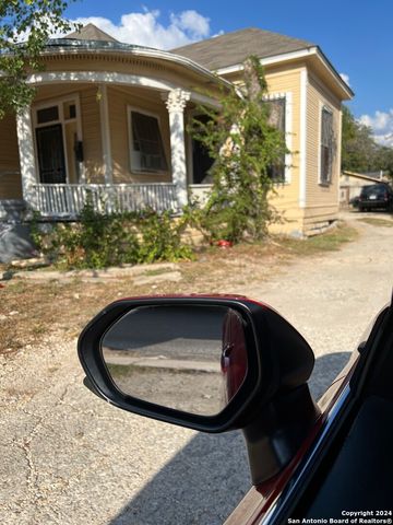 1110 S HACKBERRY ST, San Antonio, TX 78210